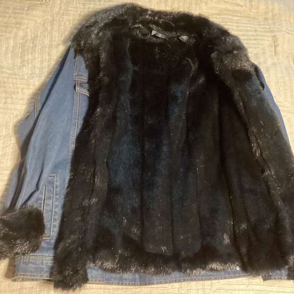 Faux fur lined jean jacket with removable lining - Picture 2 of 7
